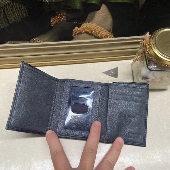 Levis Leather Wallet. UNISEX - Picture 6 of 9